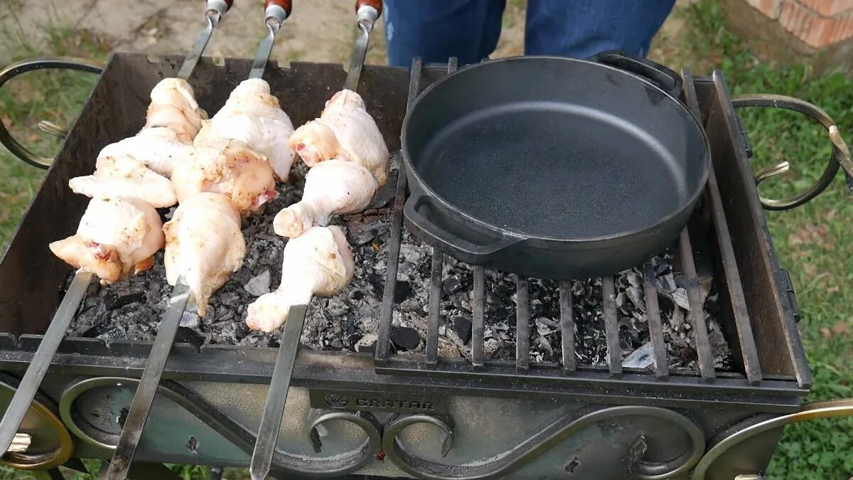 В шашлык добавить подсолнечное масло. Мангальные блюда. курица на мангале. шашлык со сливками. сандал мангал блюдо.