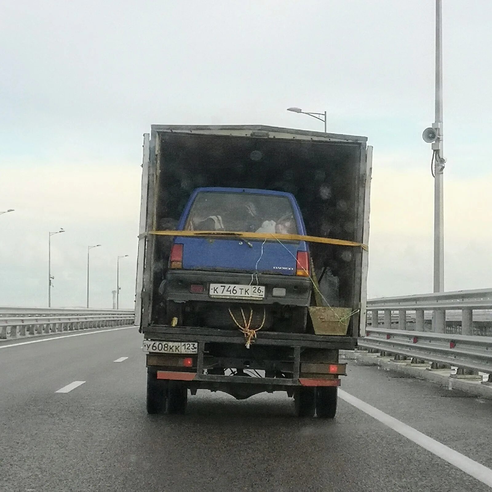 Газель везет. Газель везёт 2106.