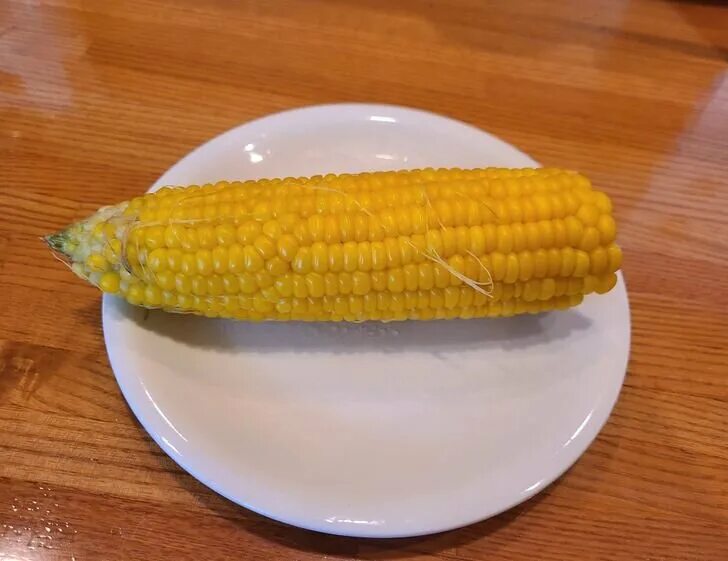 Большая кукурузина. Кукурузина. Кукурузина цветная. Кукурузина десерт. С огромной кукурузиной.