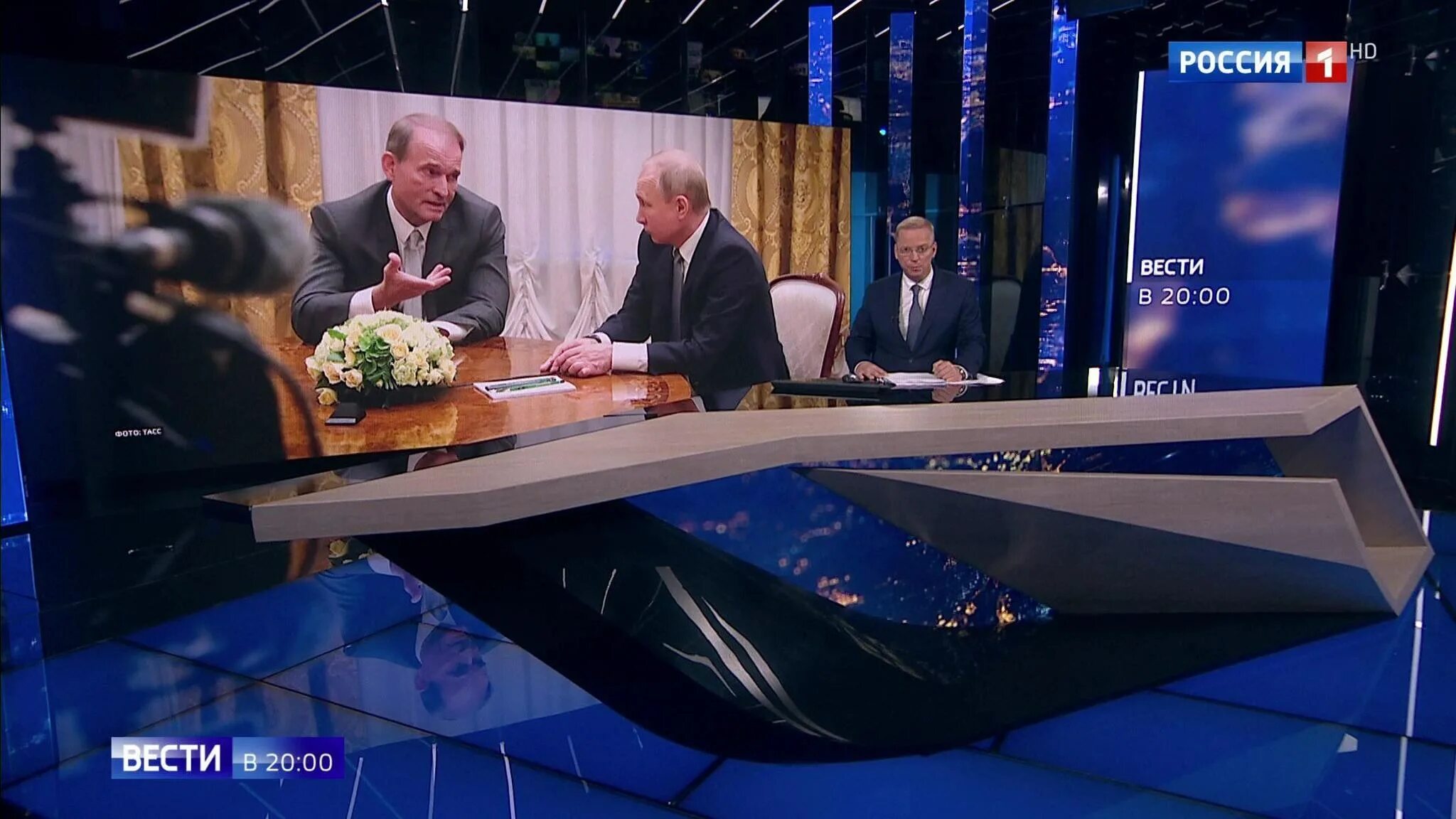 программа вести. часы вести в 20 00 с эрнестом мацкявичюсом. вести в 23 00 россия 1. программа вести. вести в 20 00.
