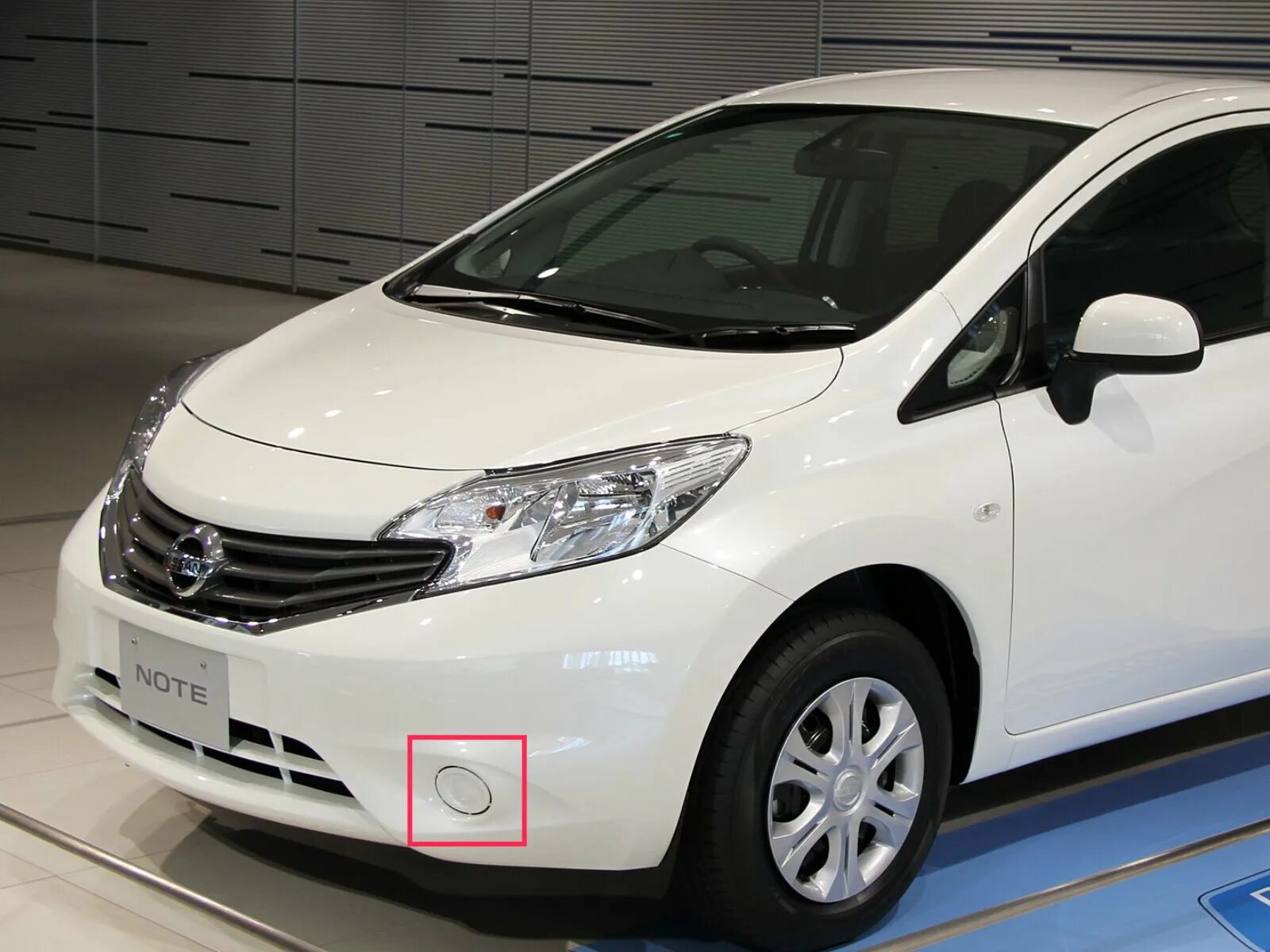 Купить б/у Nissan Note I Рестайлинг 1.4 MT (88 л.с.) бензин механика в Санкт-Пет