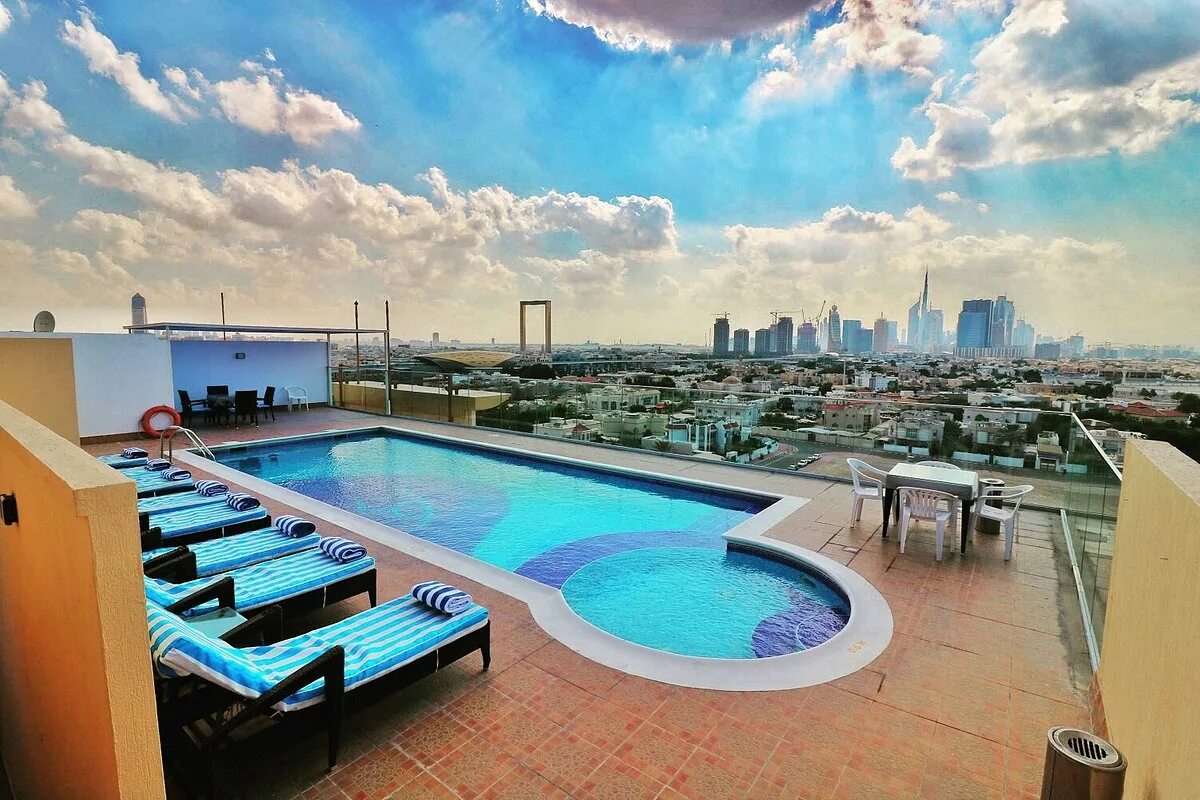Аль бустан отель шарджа 4. Studio m arabian plaza hotel 3 дубай. Бассейн дубай казань м7. Комплекс дубай бассейн. Бассейн дубай казань.