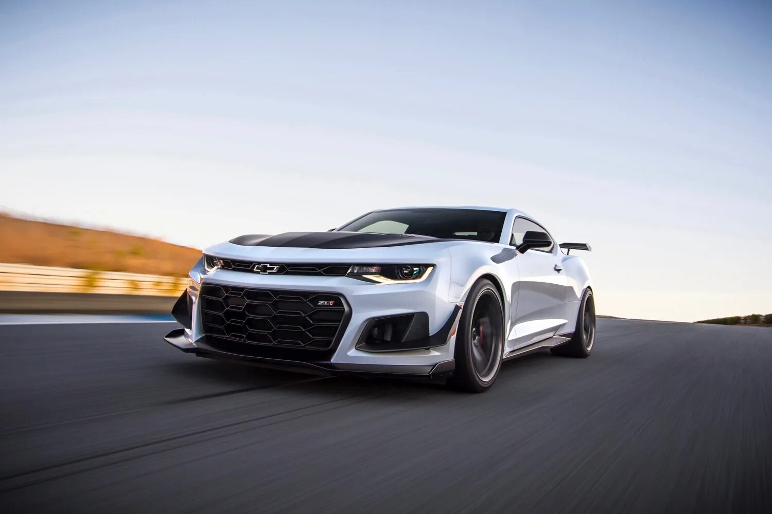 Купить машину 2019 года. Chevrolet Camaro zl1 1le 2017. Chevrolet Camaro zl1 2020. Шевроле Камаро zl1 2018. 2018 Chevrolet Camaro zl1 1le.