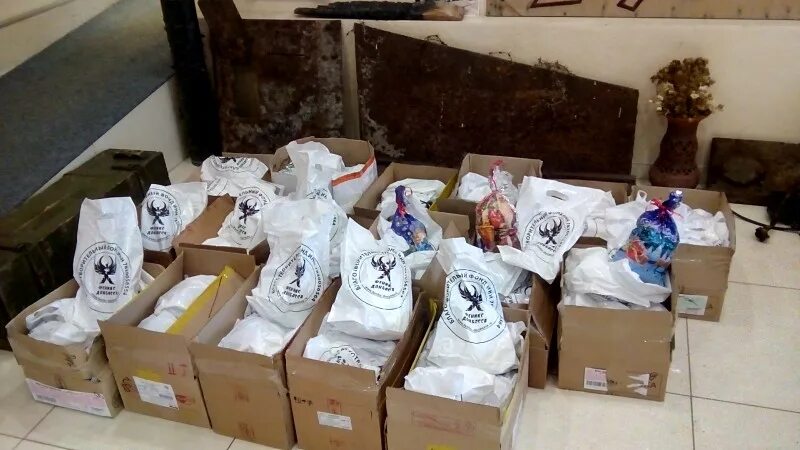 Подарок на новый год. Орск новогодние подарки детям инвалидам. Какие подарки будут на новый год 2022 в школах. Новогодние сладкие подарки. Идеи подарков на новый год детям.