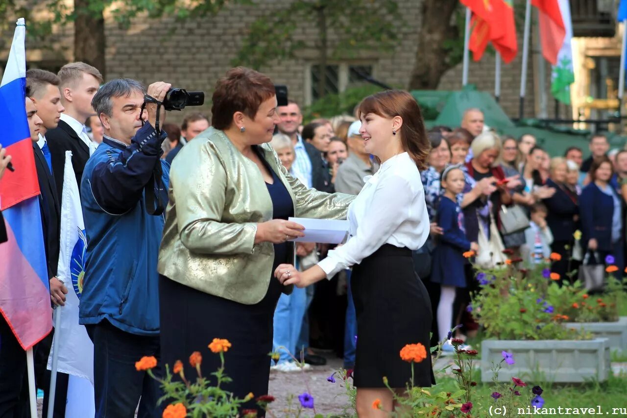 Волхов ленинградская область школы. Школа 8 Волхов. Волхов Ленинградская область школа 8. Школа №5 Волхов Ленинградская область. Учителя школы номер 8 Волхов.