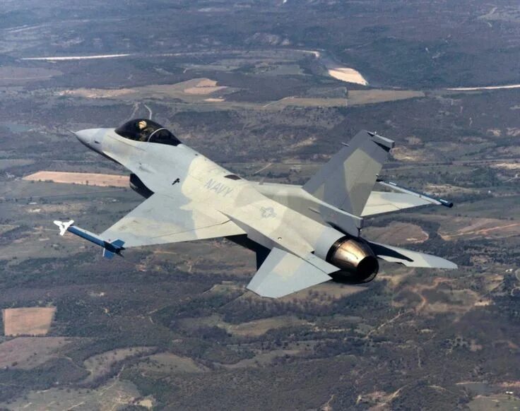 Почему f16. F-16 navy. f-16n. f-16 воздухозаборник. f16.