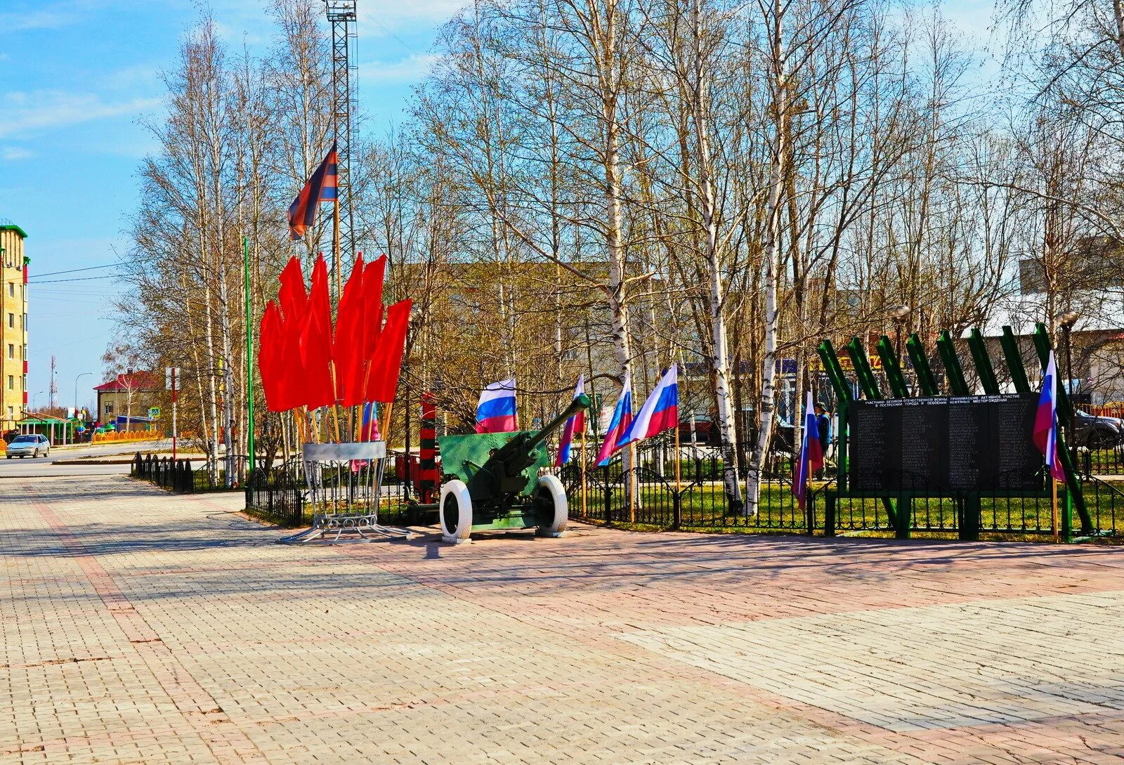 Сайт пионерский хмао. Мегион Ханты-Мансийский автономный округ памятник. Пионерский Советский район ХМАО. Поселок Пионерский ХМАО. Памятники Мегиона.