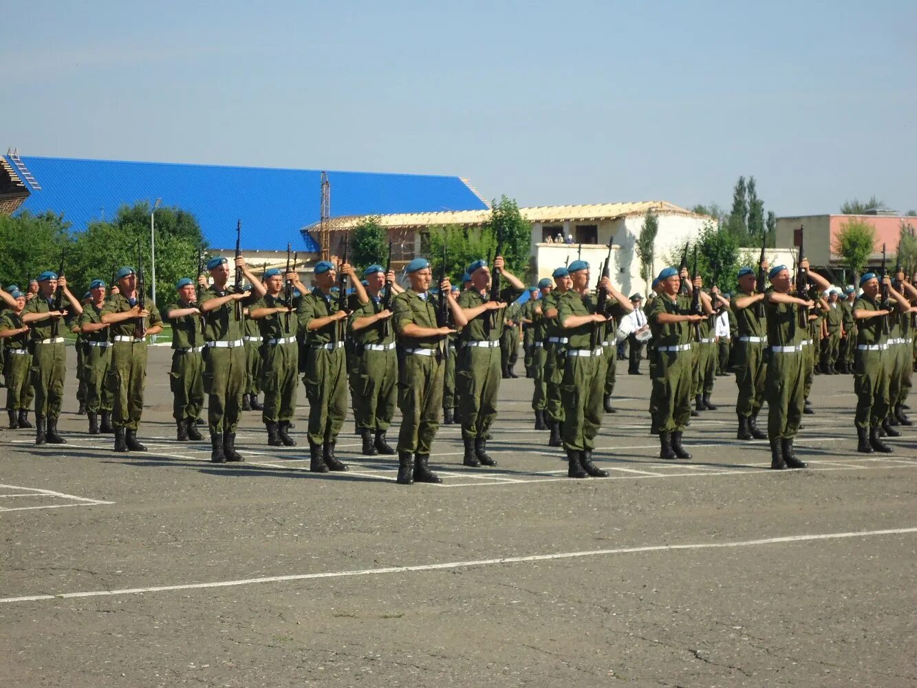 город омск 242 учебный центр вдв. 242 учебный центр вдв омск 6 рота. командование 242 уц вдв омск. город омск 242 учебный центр вдв. офицеры 242 уц вдв.