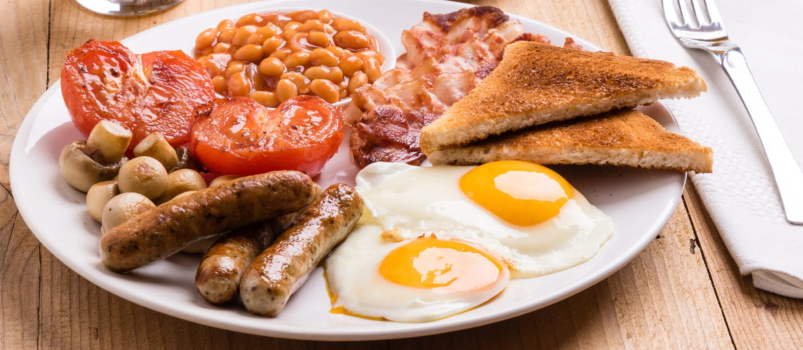 Инглиш брекфаст. Бритиш Брекфаст. Английский завтрак. Традиционный английский завтрак. Завтрак в Великобритании.