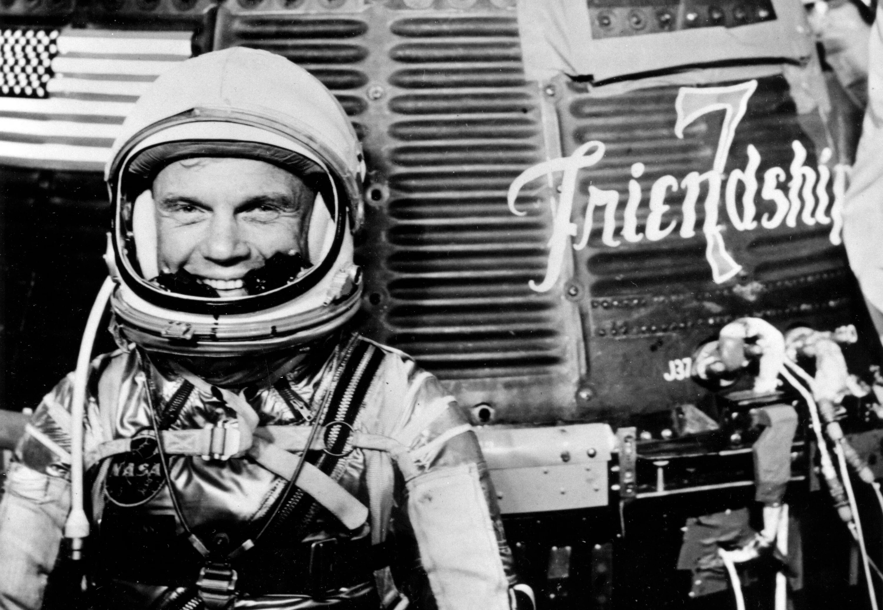 Первый американский космический полет. Джон Гленн. Джон Гленн космонавт. Джон Гленн полет в космос. Джон Гленн 1 полет.