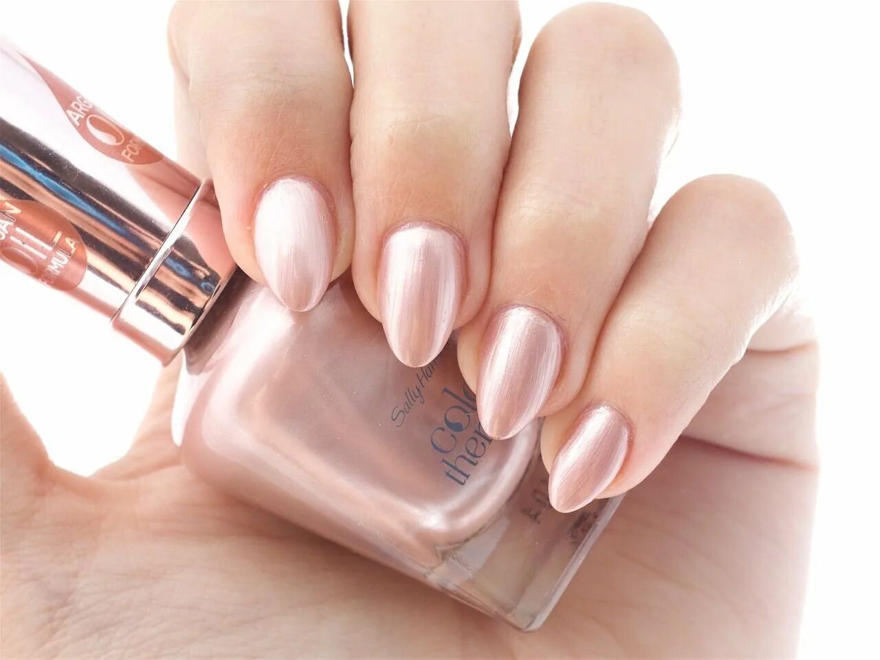 Какой лак для ногтей подойдет. Sally hansen color therapy blushed petal. sally hansen color therapy powder room. sally hansen лак для ногтей перламутровый. sally hansen 190 blushed petal.