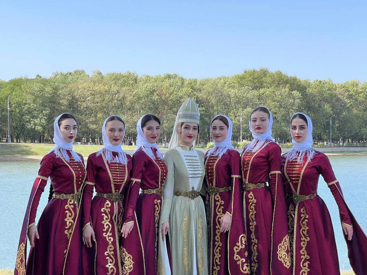 Группа черкесия. Ансамбль эльбрус абхазия. Ансамбль. Группа черкессия. Адыги шапсуги черкесы.