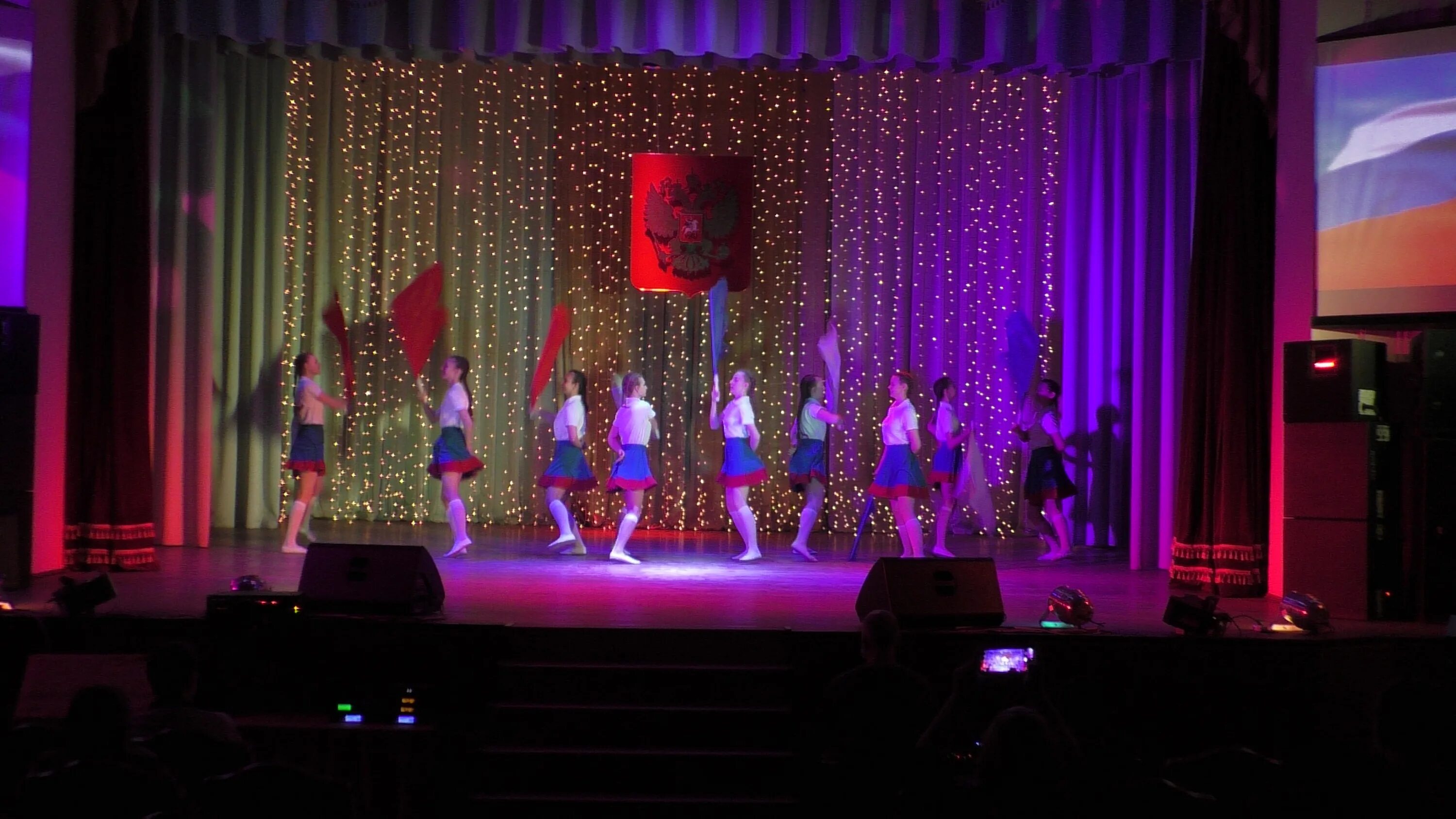 концерт посвященный 10 летию присоединения крыма. постановка школьного театра присоединение крыма. концерт посвящённый воссоединению республики крым. концерт 8 лет присоединения крыма. годовщина присоединения крыма 2023.