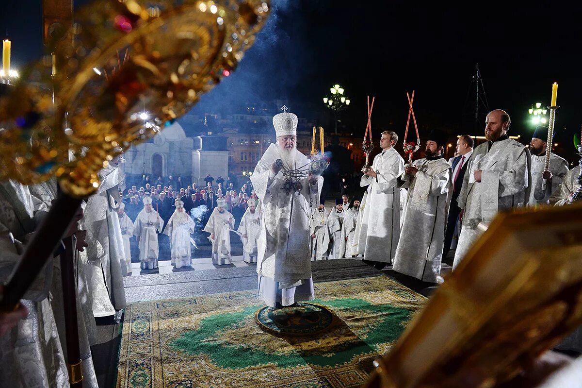 Праздники в храме христа спасителя. Пасхальная литургия в храме христа спасителя. храм христа спасителя в москве крестный ход. богослужение в ххс.