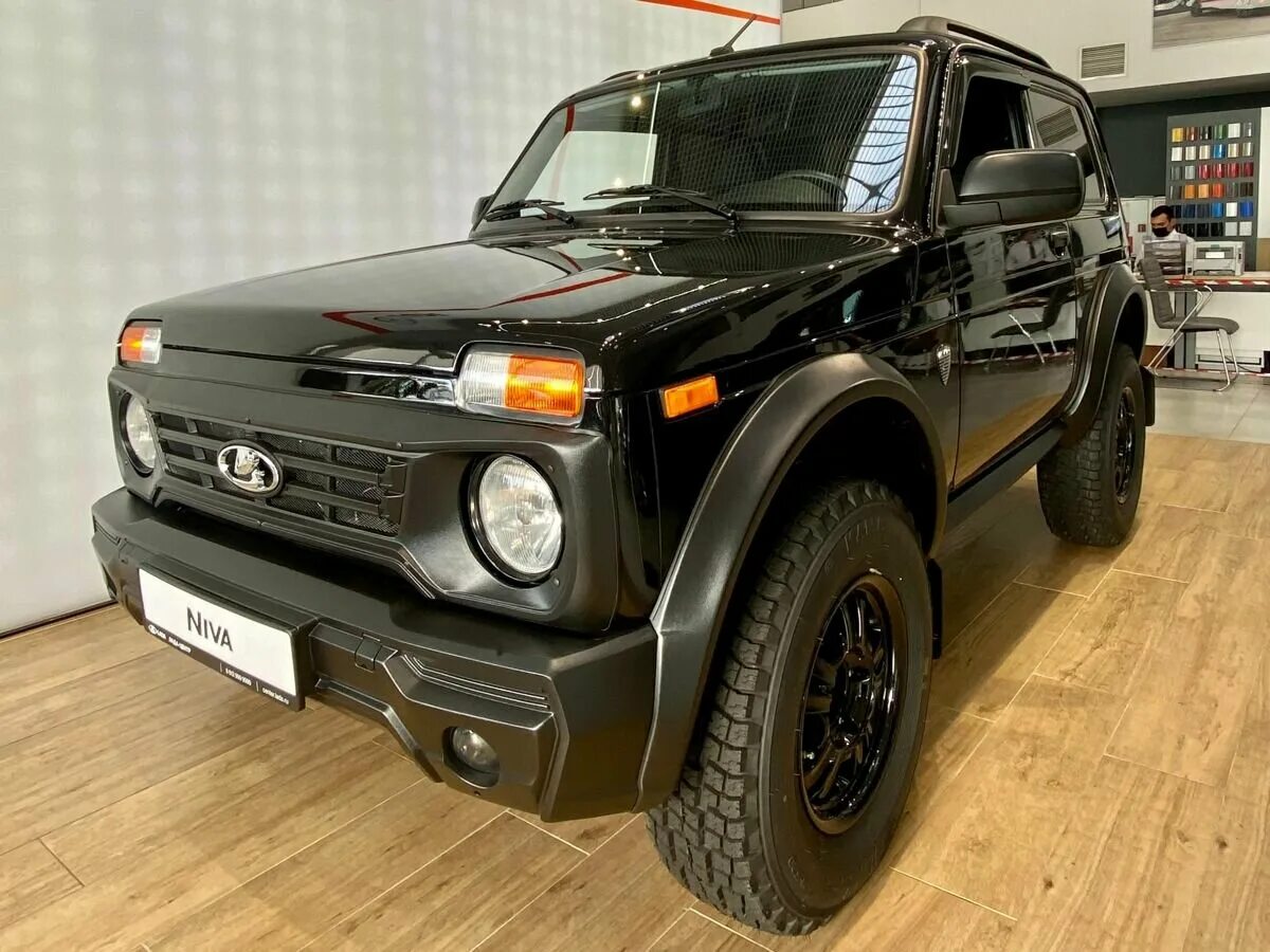 LADA Niva Bronto 2025 - фото в новом кузове: салон, вид снаружи, багажник