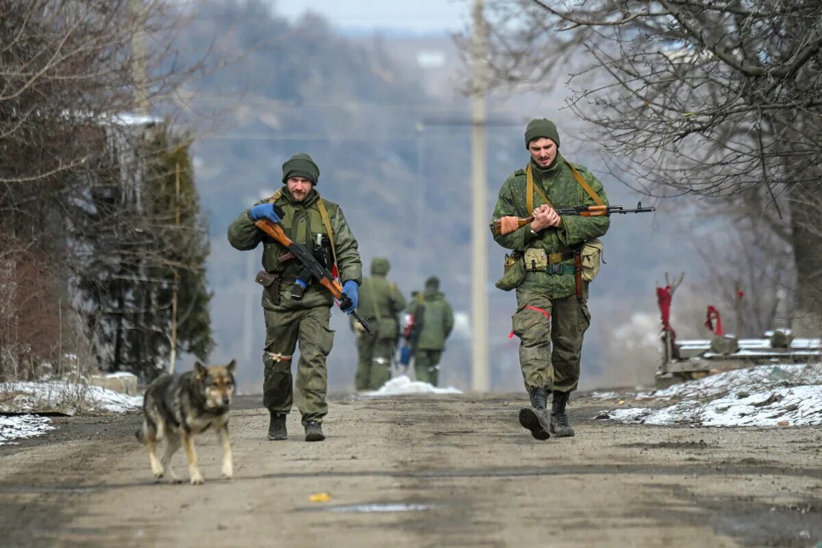 Русские войска на Украине. Украинские войска. Русские солдаты в бою на Украине. Военная операция что происходит