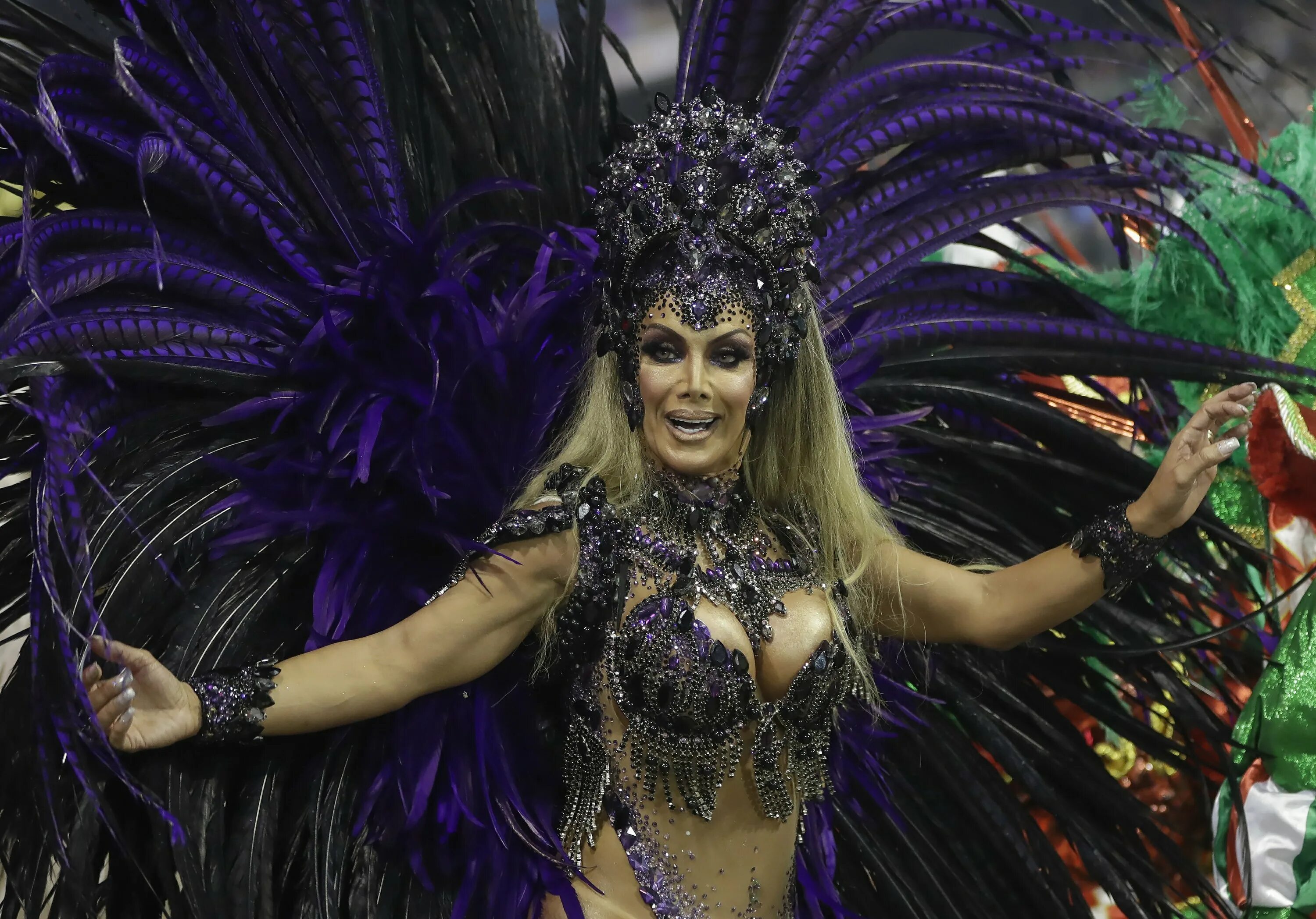 Rio 18. Рио де Жанейро карнавал женщины. Бразилия карнавал женщины Бразилия карнавал женщины. Карнавал бразильский карнавал. Бразильская танцовщица Андреа Мартинс.