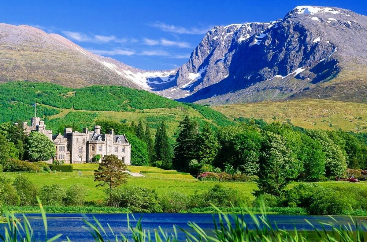 Mountains of great britain. Бен-Невис Шотландия. Гора Бен Невис в Великобритании. Ben Nevis в Шотландии. Бен-Невис Шотландия замок.