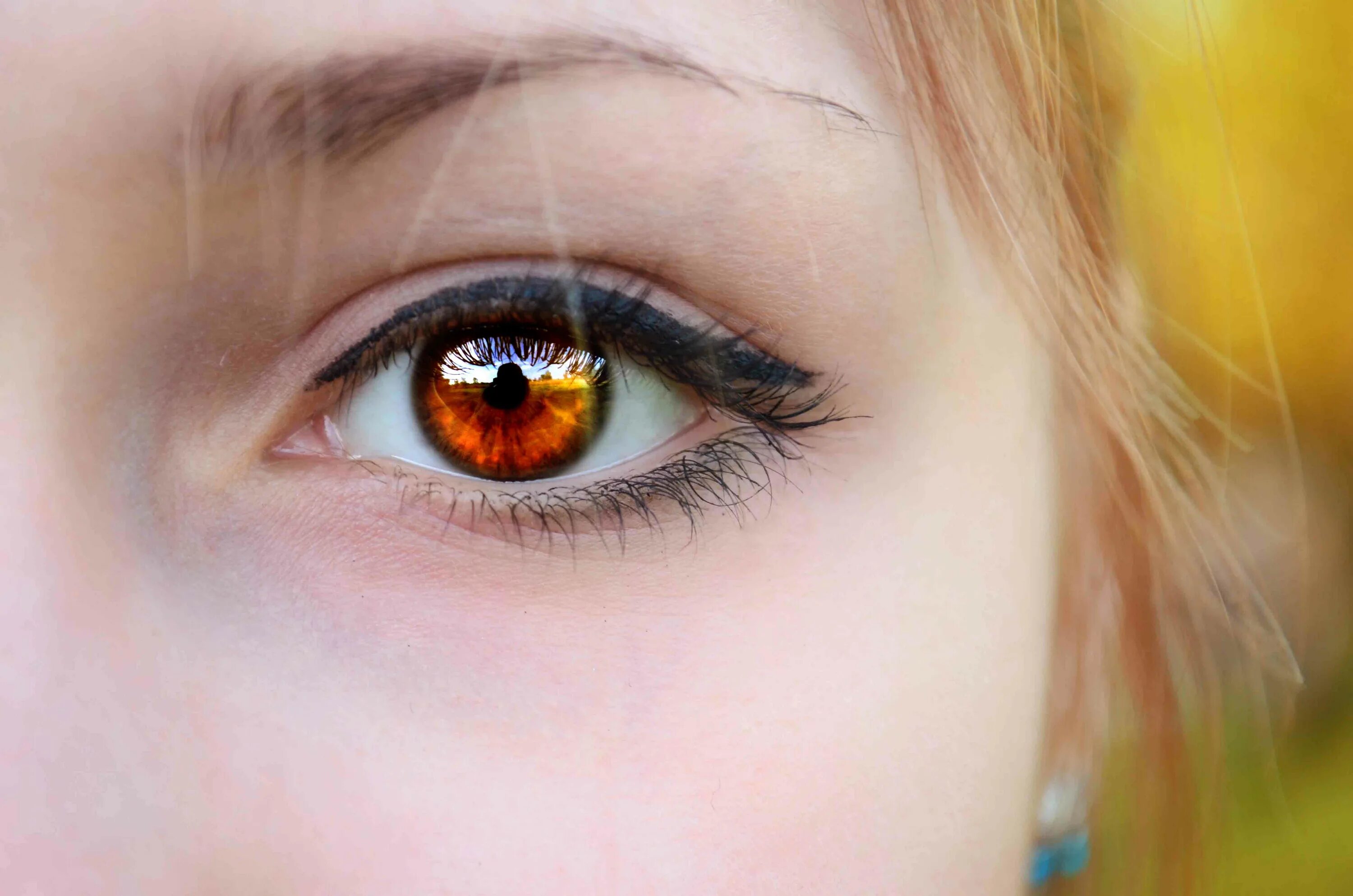 желтый глаз 10. глаза эстетика. карнавальные линзы. янтарная радужка глаза. желтые линзы.