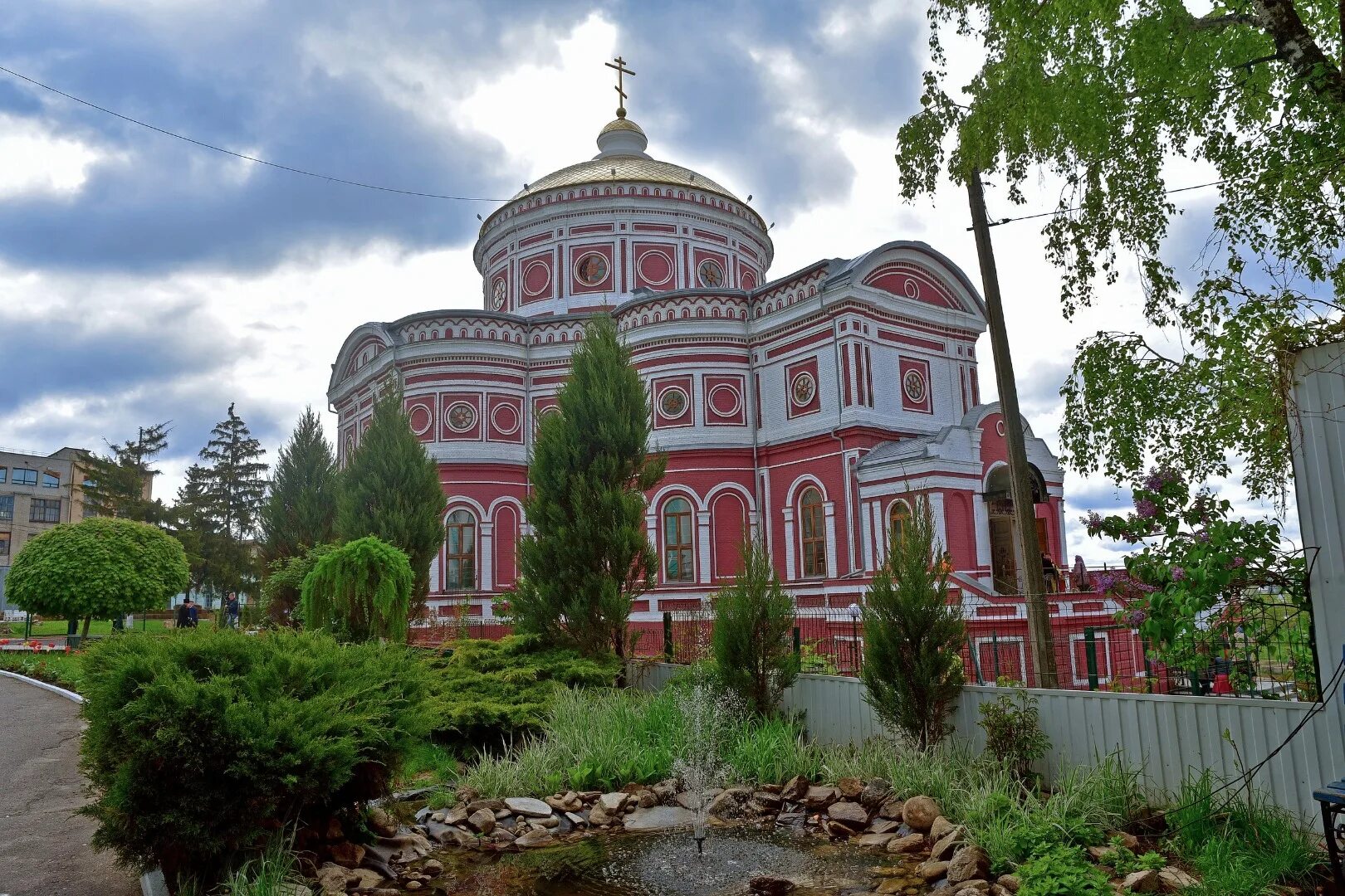 Общины курска. Воскресенский храм Курск. Курск Воскресенский храм Знаменского мужского монастыря. Храм Вознесения Господня (Курск).