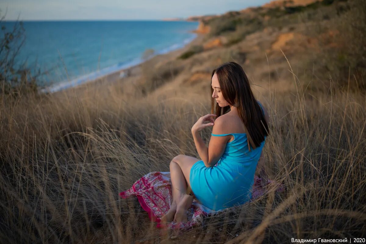 поправила трусы на улице. Nikon d850 портреты. ветер поднял платье. фотосессия на кровати. картинки девушек.