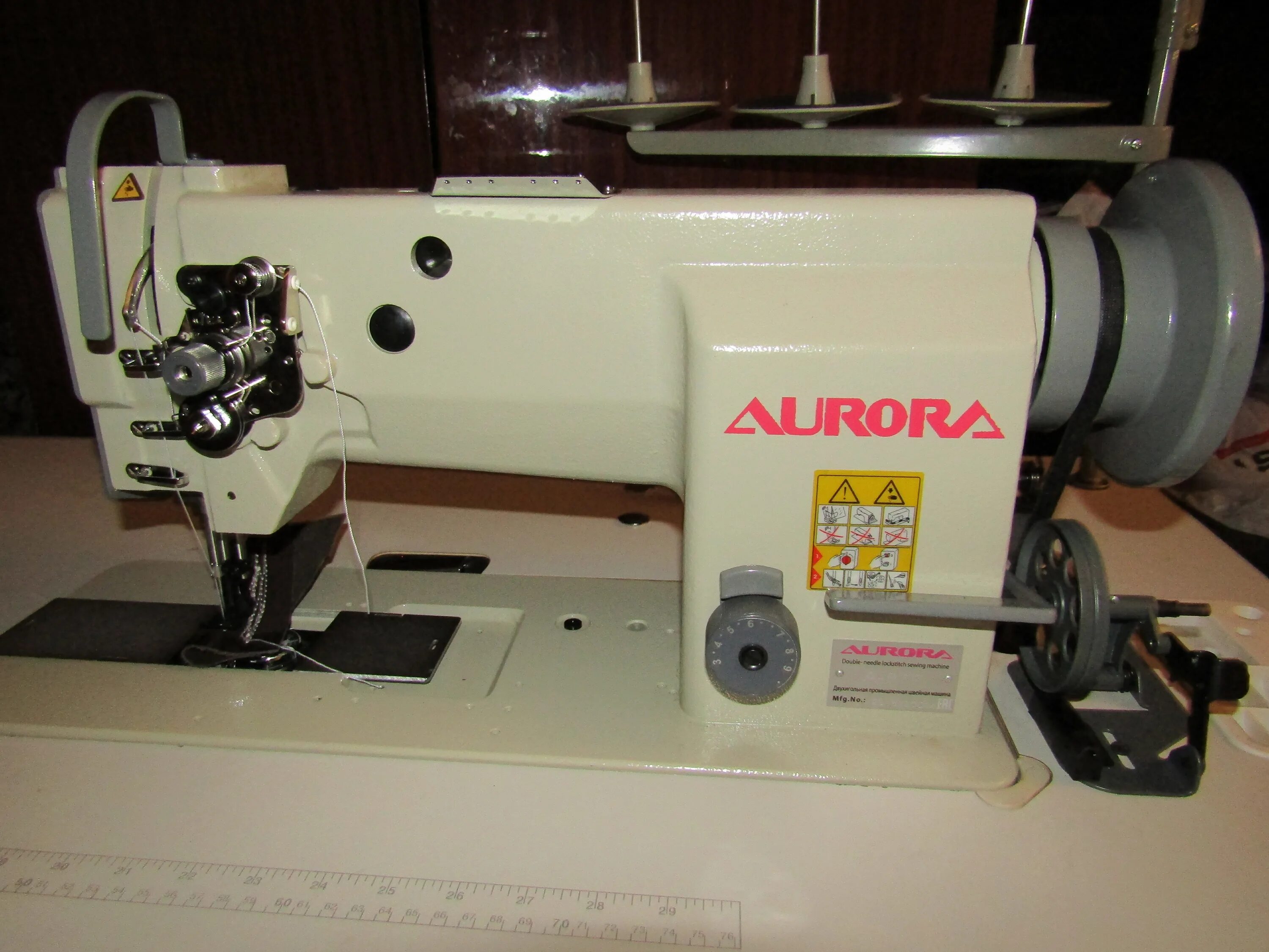 Промышленная швейная машина зигзаг jati. Pfaff двухигольная швейная машина. Промышленная машина зигзаг. Typical с тройным продвижением для тяжелых материалов. Джуки промка прямострочка.