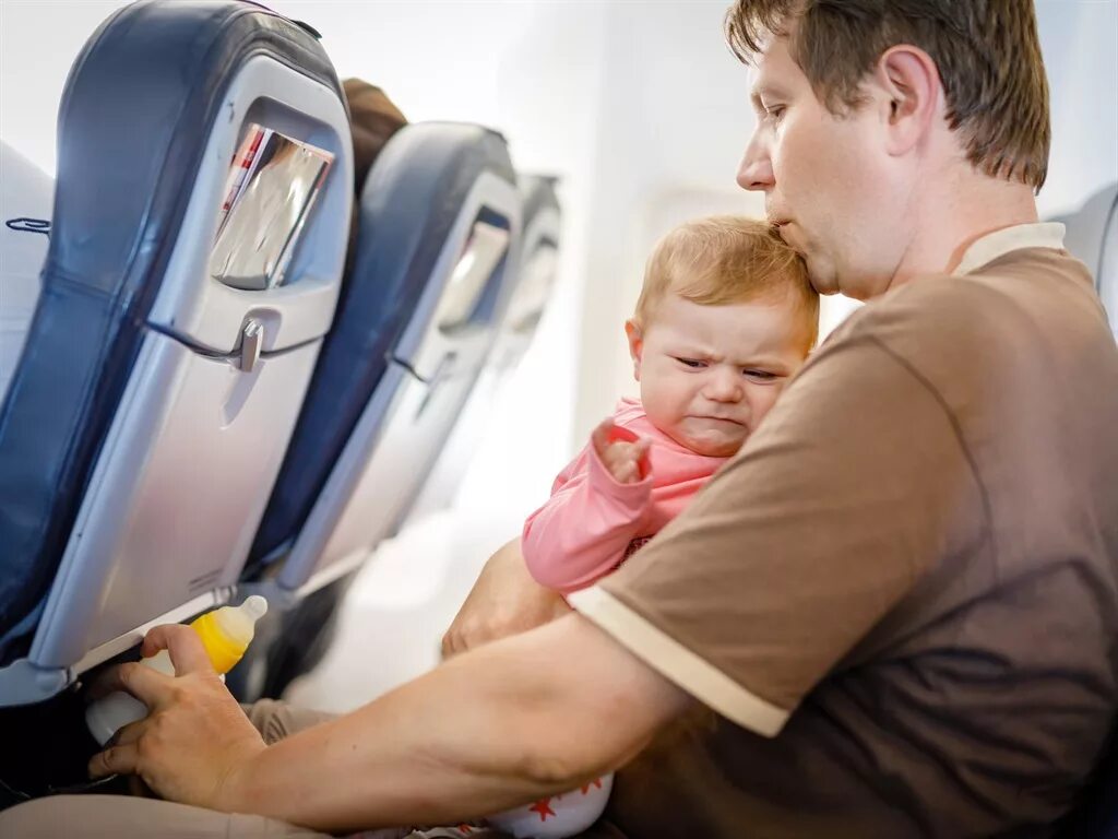 Самолет для детей. Самолет с пассажиром. Ребенок пассажир. Перелет с ребенком.