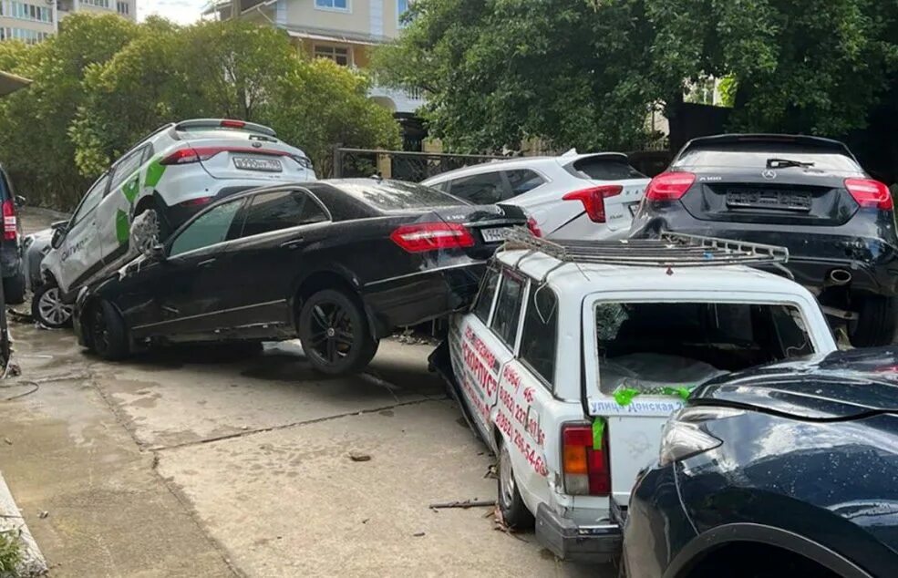 Наводнение в сочи. Река бзугу в сочи. Наводнение в сочи июль 2022. Наводнение в сочи 2022. Сочи затопило июль 2022.