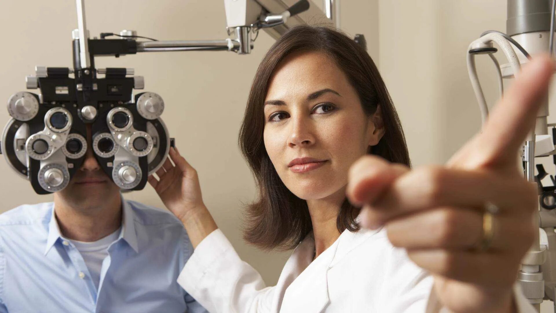 Офтальмолог. My eye doctor. Прием офтальмолога. Пациент у офтальмолога. My eye doctor.
