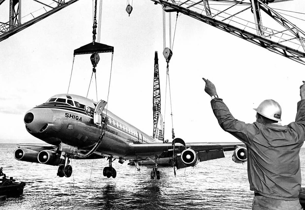 Самолет севший на неву. Приводнение на неву 1963. ту 134 на неве. посадка ту 134 на неву. приводнение dc-8 в сан-франциско.