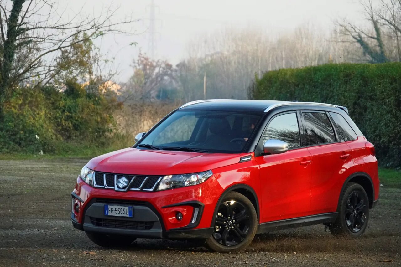 Suzuki vitara mt. Suzuki Vitara s. Красная Гранд Витара. Сузуки Витара красная. Сузуки Витара красная 2014.