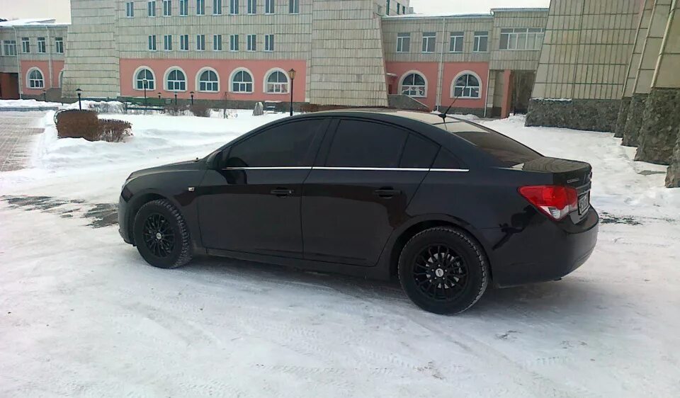 Chevrolet cruze 2011 черный. Шевроле круз тонированный. Тонированный шевроле круз хэтчбек. Съемная тонировка шевроле круз. Chevrolet cruze черный тонированный.