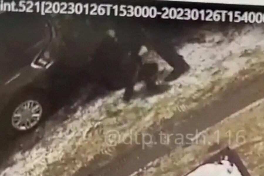 Злость самая бесполезная из эмоций разрушает. Цитаты про злость и обиду. Если что-то болит молчи иначе. Злиться убитый. Автомобиль убийца.