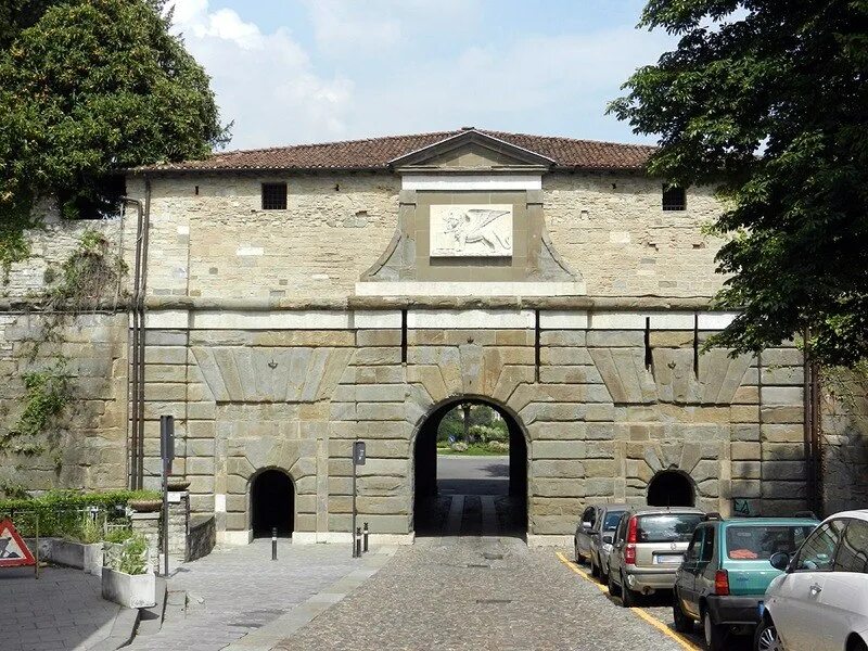 Четверо ворот. Порта Сан-Агостино Бергамо. Бергамо porta San Alessandro. Бергамо зоопарк. Porta tovagliolo фото.