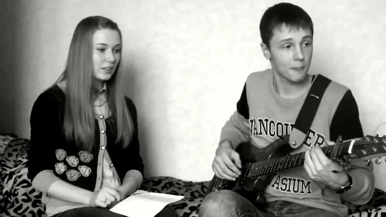 Певец который поет про карие глаза. Твои карие глаза на гитаре. Карие глаза кто поет. Ахра певец. Твои карие глаза бой.