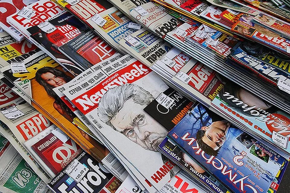 Newspaper and tv. Газеты и журналы. Пресса газеты и журналы. Печатные издания. Печатные СМИ.