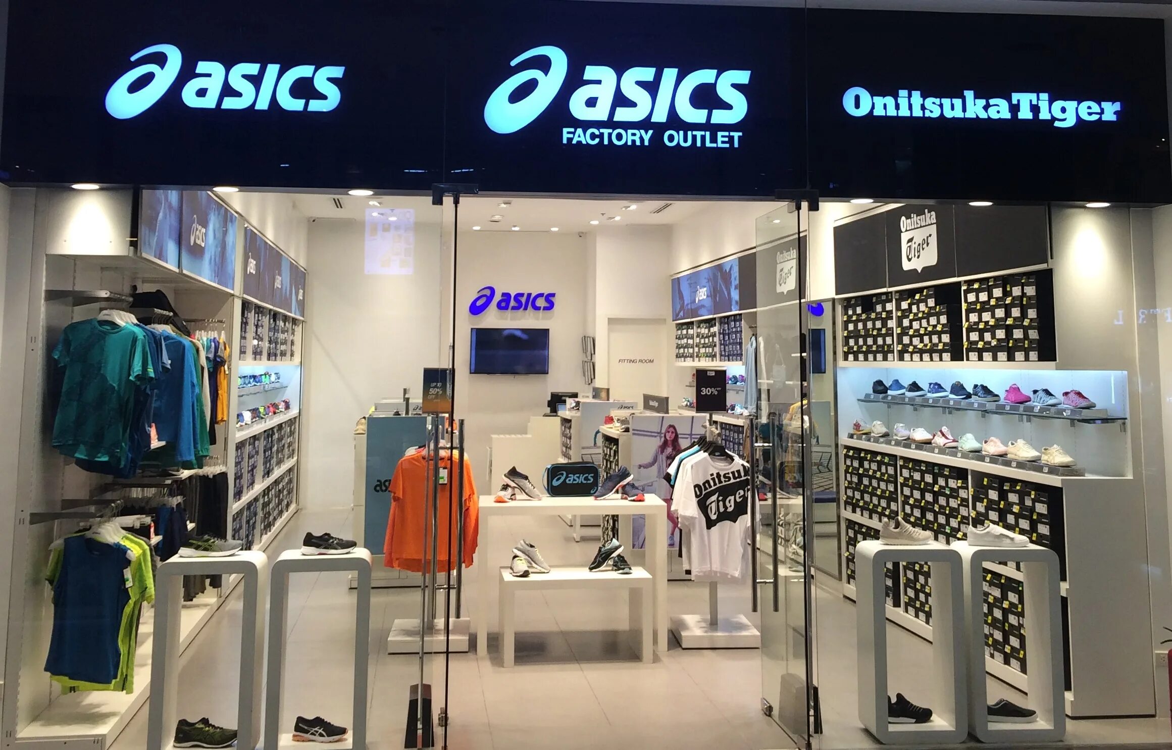 Магазин асикс в москве. Асикс аутлет. ASICS Dubai Mall. Логотип Outlet.ASICS. ASICS shop.