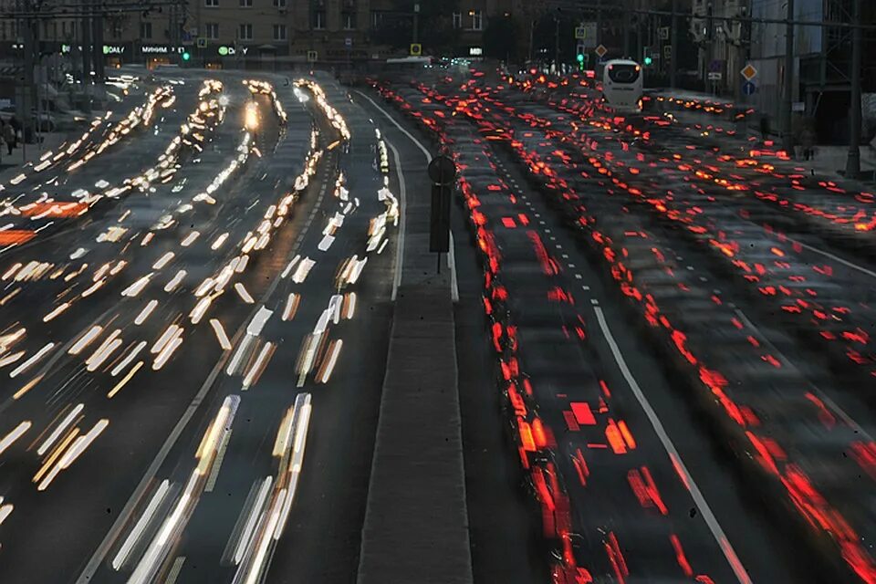 Больше дорог больше пробок. Самые большие пробки в Москве. Самая большая пробка в Москве. Лос Анджелес пробки. Многополосные пробки в Лос Анджелесе.