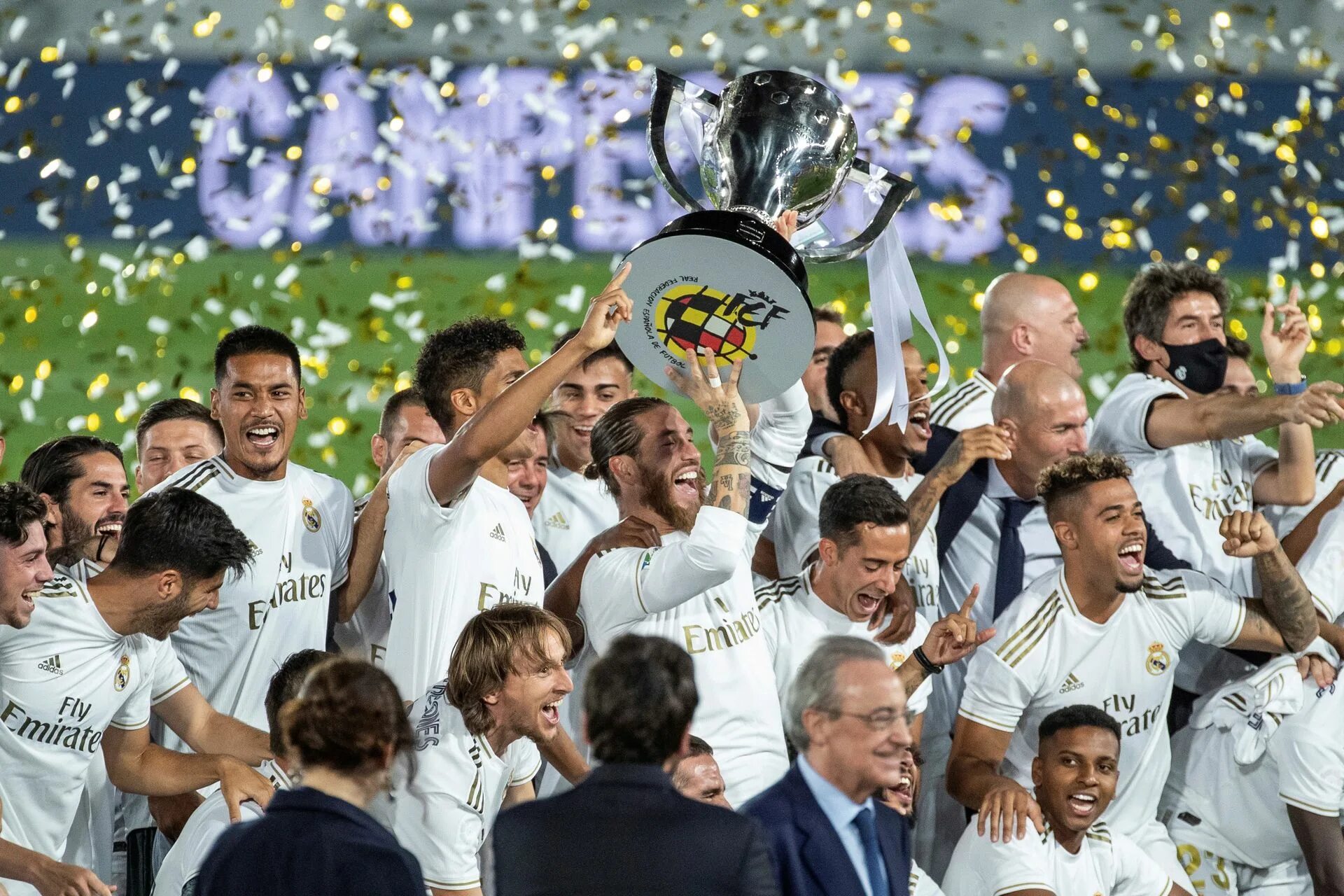 Реал мадрид чемпион испании 2022. Реал мадрид champions league. Реал мадрид чемпион картинка. Реал мадрид чемпион испании. Реал мадрид сборная команда 2023.