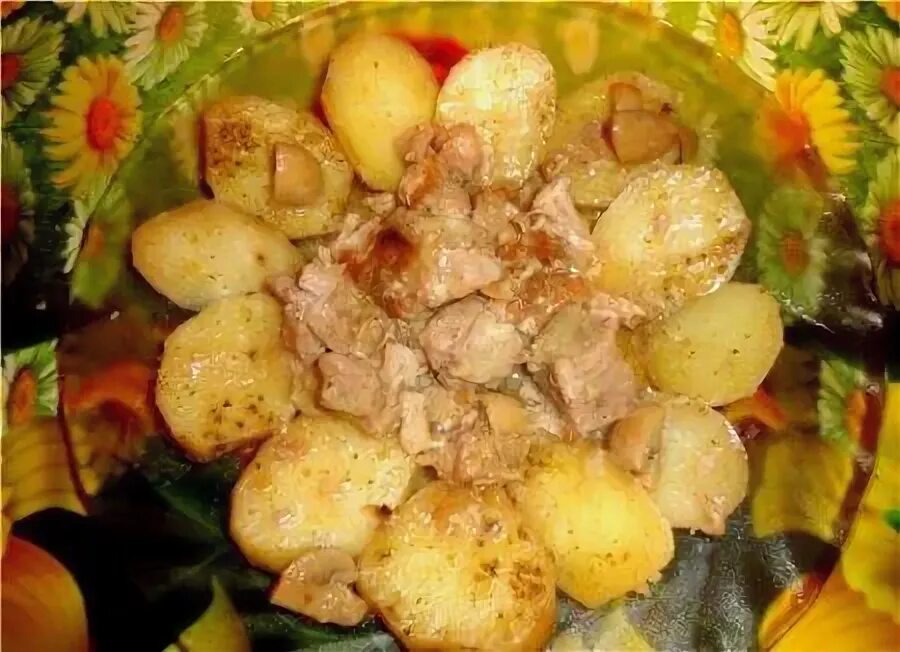 Мясо по-французски в мультиварке с картошкой из свинины. Свинина картофель мультиварка рецепт. Жаркое из свинины в мультиварке. Тушёная картошка с грибами в мультиварке. Картошка с мясом.
