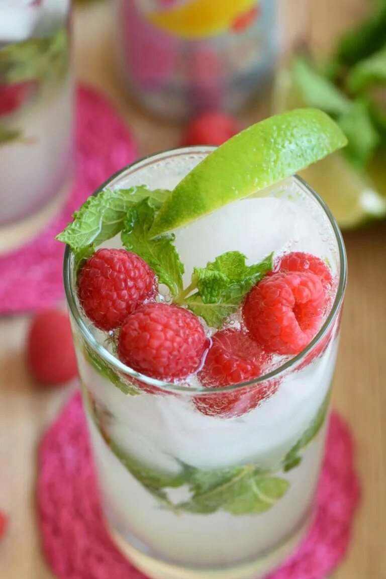 Вирджин Мохито. Raspberry Mojito. Мохито с малиной. Мохито с малиной безалкогольный.