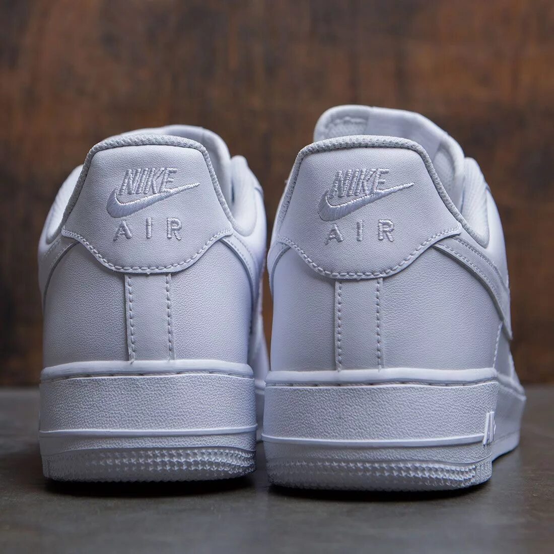 Nike air force подделка. Nike air force fake. Как отличить оригинальные форсы. Air force 1 original vs fake. Nike air force 1 white оригинал и подделка.