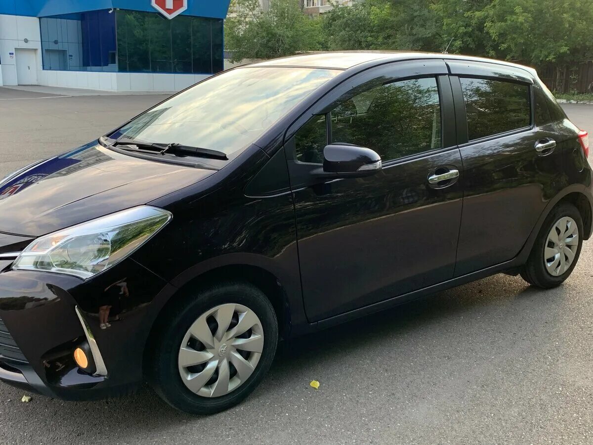 Toyota vitz 2018. Vitz, III (xp130) Рестайлинг. Toyota Vitz 1.0. Тойота Витц 2019.