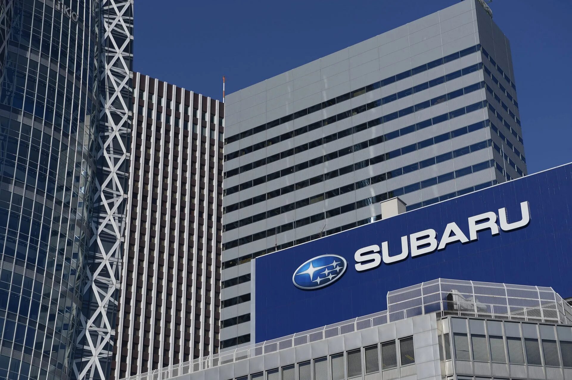 Subaru наклейки. Смешные картинки про субару. Субару с японского на русский. Subaru corporation. Завод субару в японии.