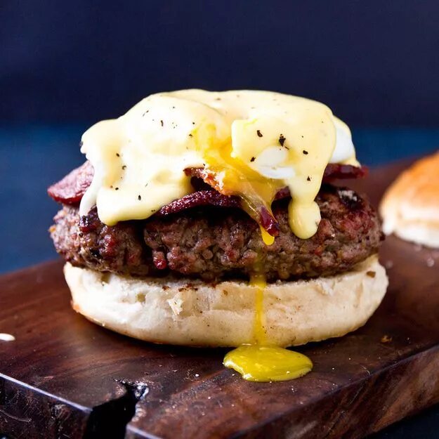Eggs burger