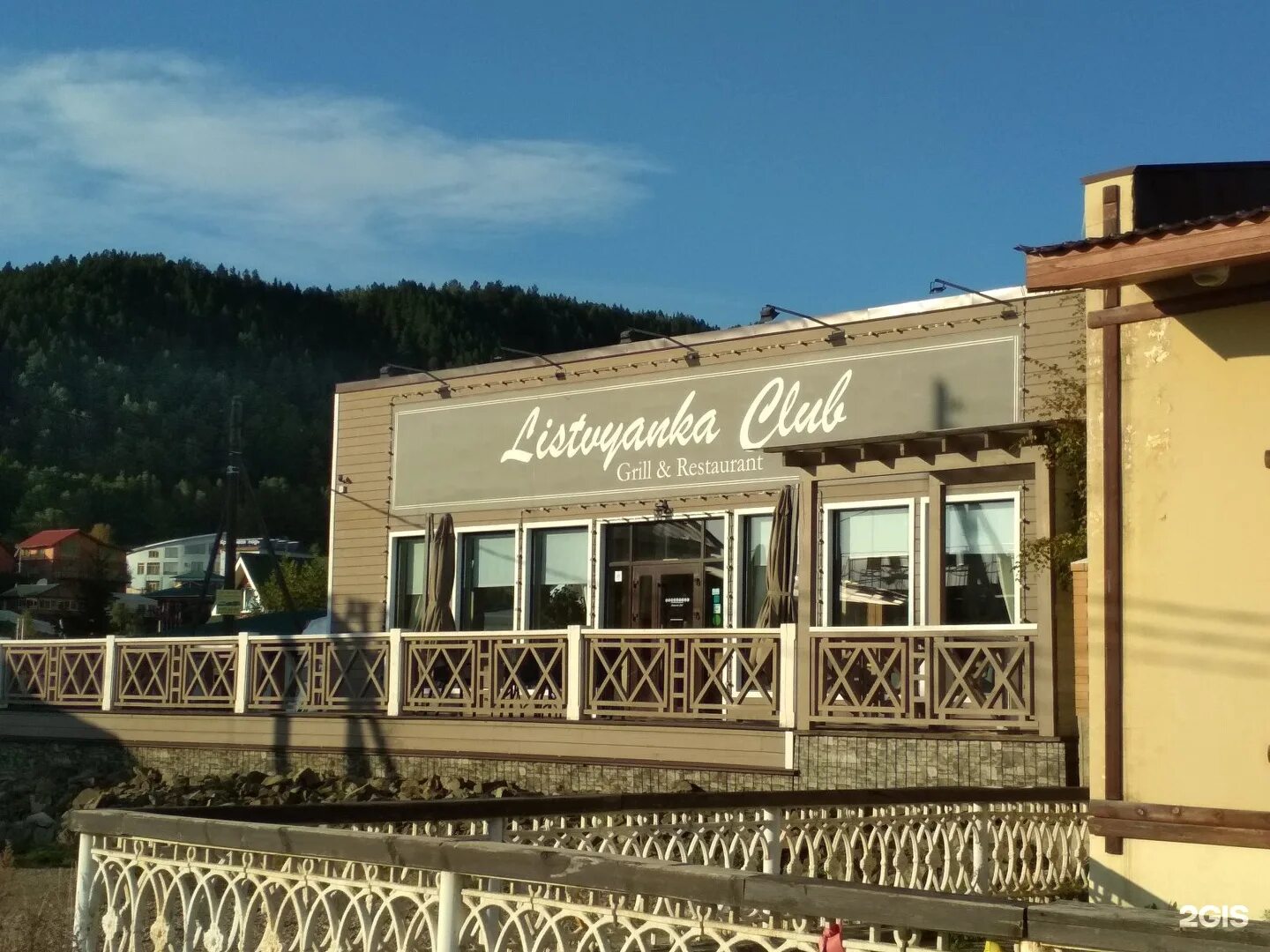 Лагерь подлеморье северобайкальск. Подлеморье листвянка. Отель подлеморье. Северобайкальск профилакторий подлеморье. Позная алтан листвянка.