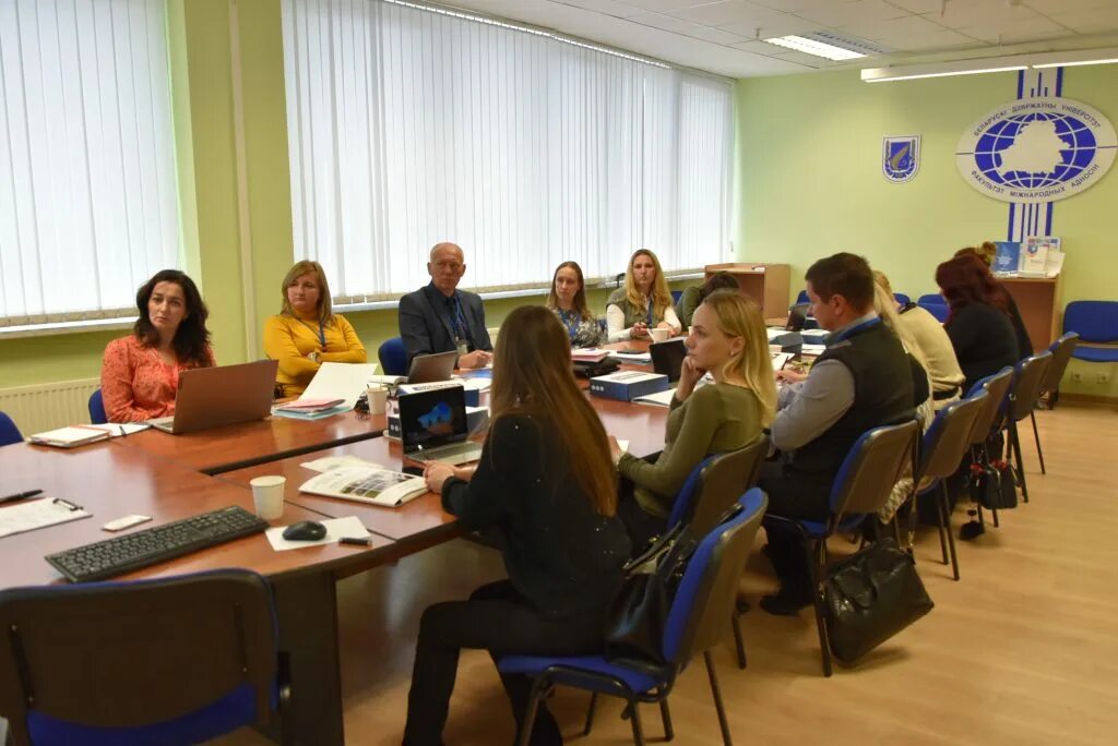 Факультеты переподготовка. Преподаватели МГЭИ Москва. МГЭИ работники. Международный гуманитарно-экономический институт Минск. БГУ университет Сахарова международного отдела.