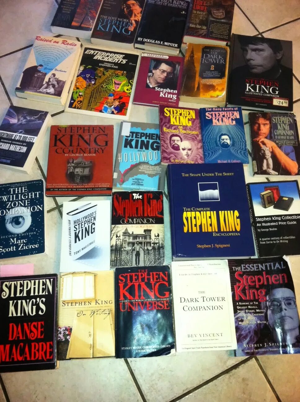 Запрещенные книги кинга. Всеикниги Стивена Кинга. Коллекция книг Стивена Кинга. Экранизации книг Кинга.