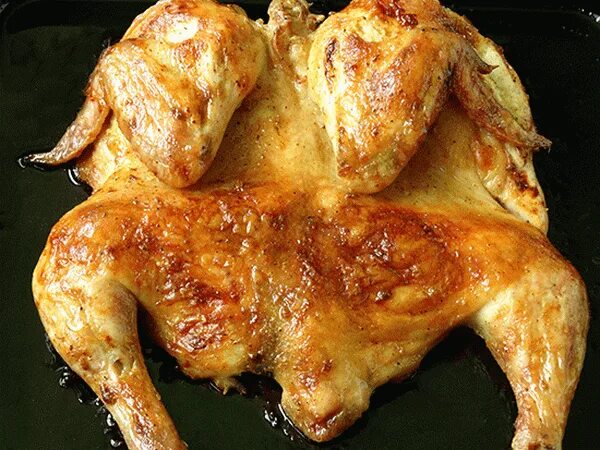 Кусочки сочной курицы в духовке. Курица в духовке. Курица в майонезе в духовке. Курица раскрытая в духовке. Курица запеченная с майонезом.