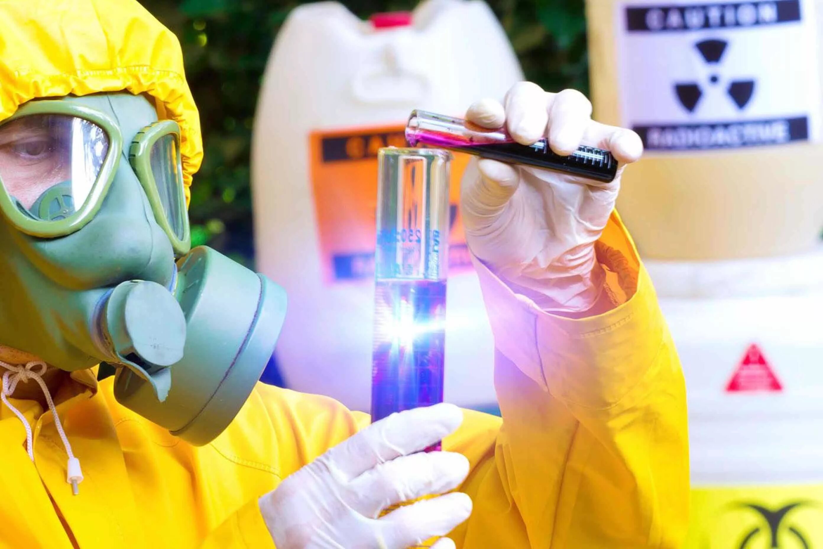 работа с опасными веществами. работа с опасными веществами. ядохимикаты. экологическая безопасность. химия в промышленности.